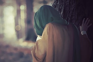 عکس از عوامل استجابت دعا – لباس و جایی که در آن دعا می کند غصبی نباشد